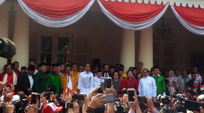 jokowi-dan-maruf-amin-di-gedung-joang-45_20180810_093140.jpg