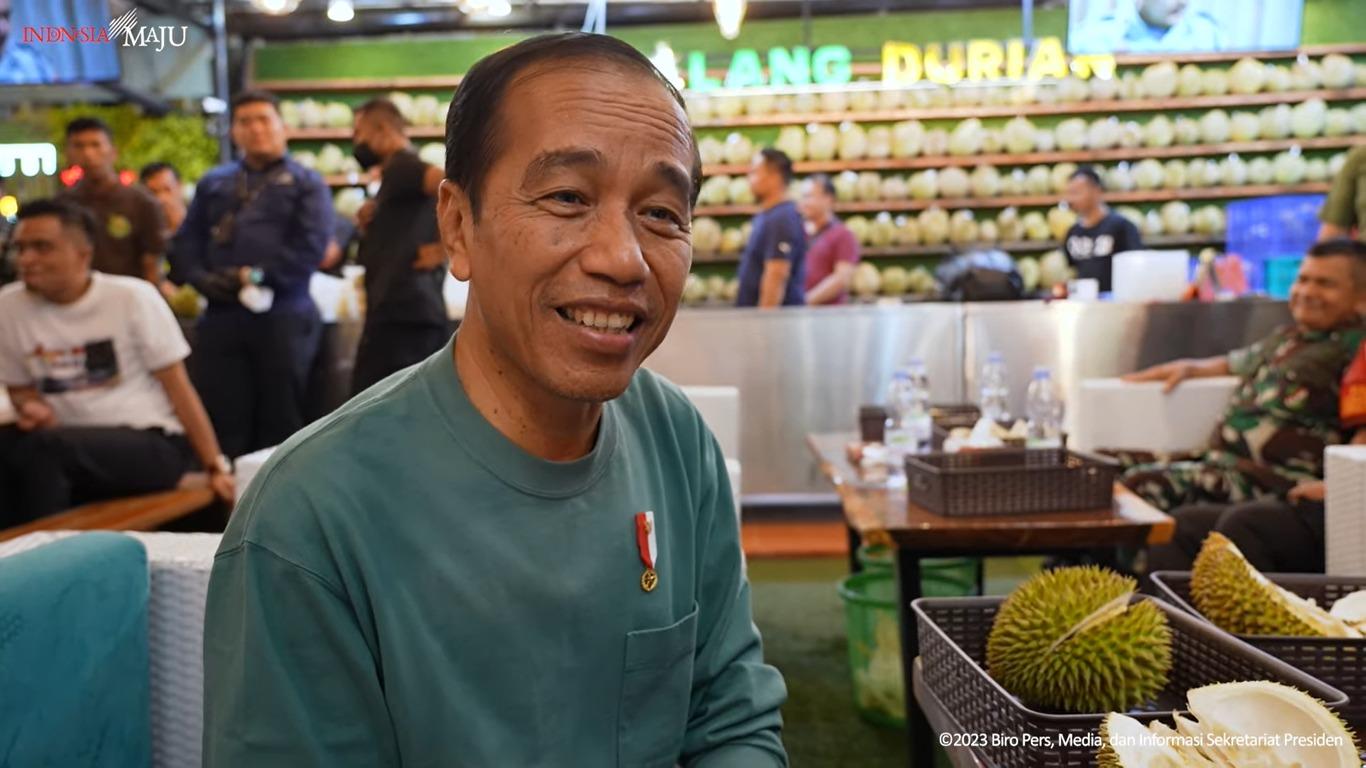 jokowi-happy-timnas-menang.jpg