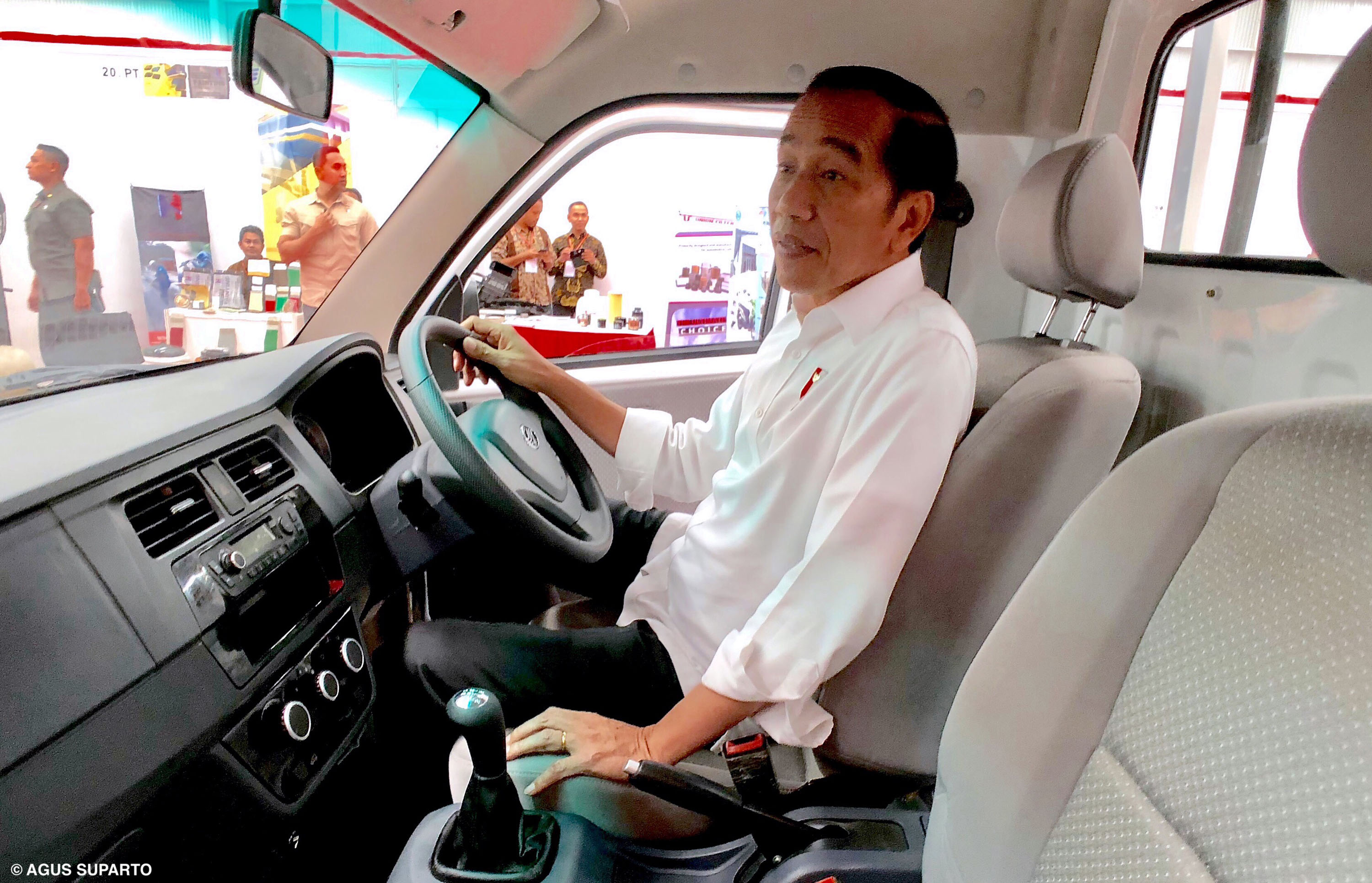 jokowi-jajal-mobil-pick-up-esemka-bima_20190906_175248.jpg