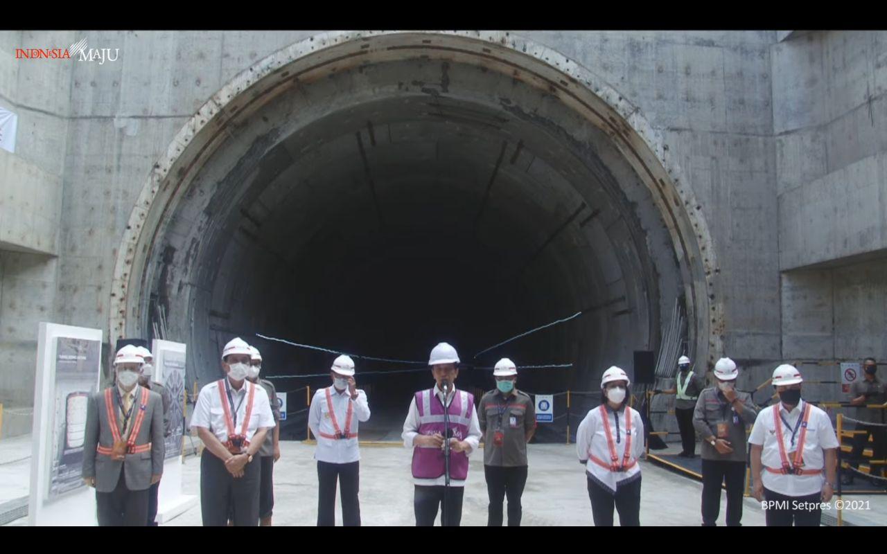 jokowi-tinjau-kereta-cepat-di-bekasi-cek.jpg
