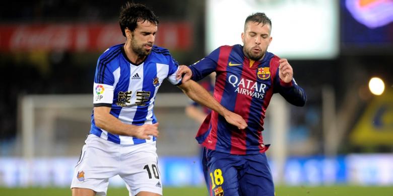 jordi-alba-berebut-bola_20150105_045903.jpg