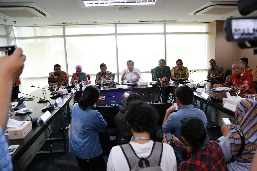 jumpa-pers-luhut_20171215_154207.jpg