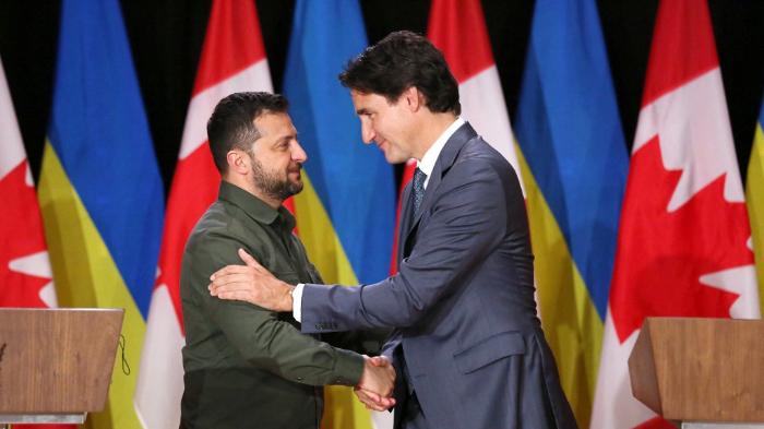 justin-trudeau-dan-zelensky-berjabat-tangan-pada-akhir-konferensi-pers-di-parliament.jpg
