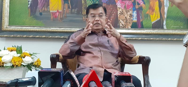 jusuf-kalla-duduk-duduk.jpg