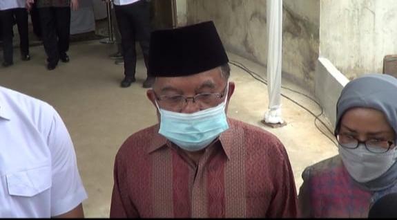 jusuf-kalla-melayat-ke-arifin-panigoro.jpg
