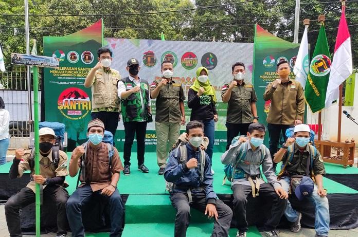 kader-ppp-bakal-mendaki-lima-gunung-di-indonesia.jpg