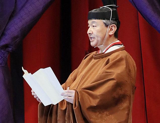 kaisar-naruhito-saat-dilantik.jpg