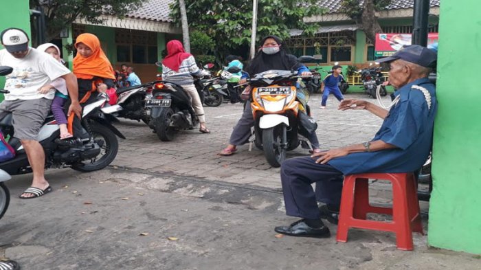 kakek-penjaga-sekolah_20180419_173744.jpg