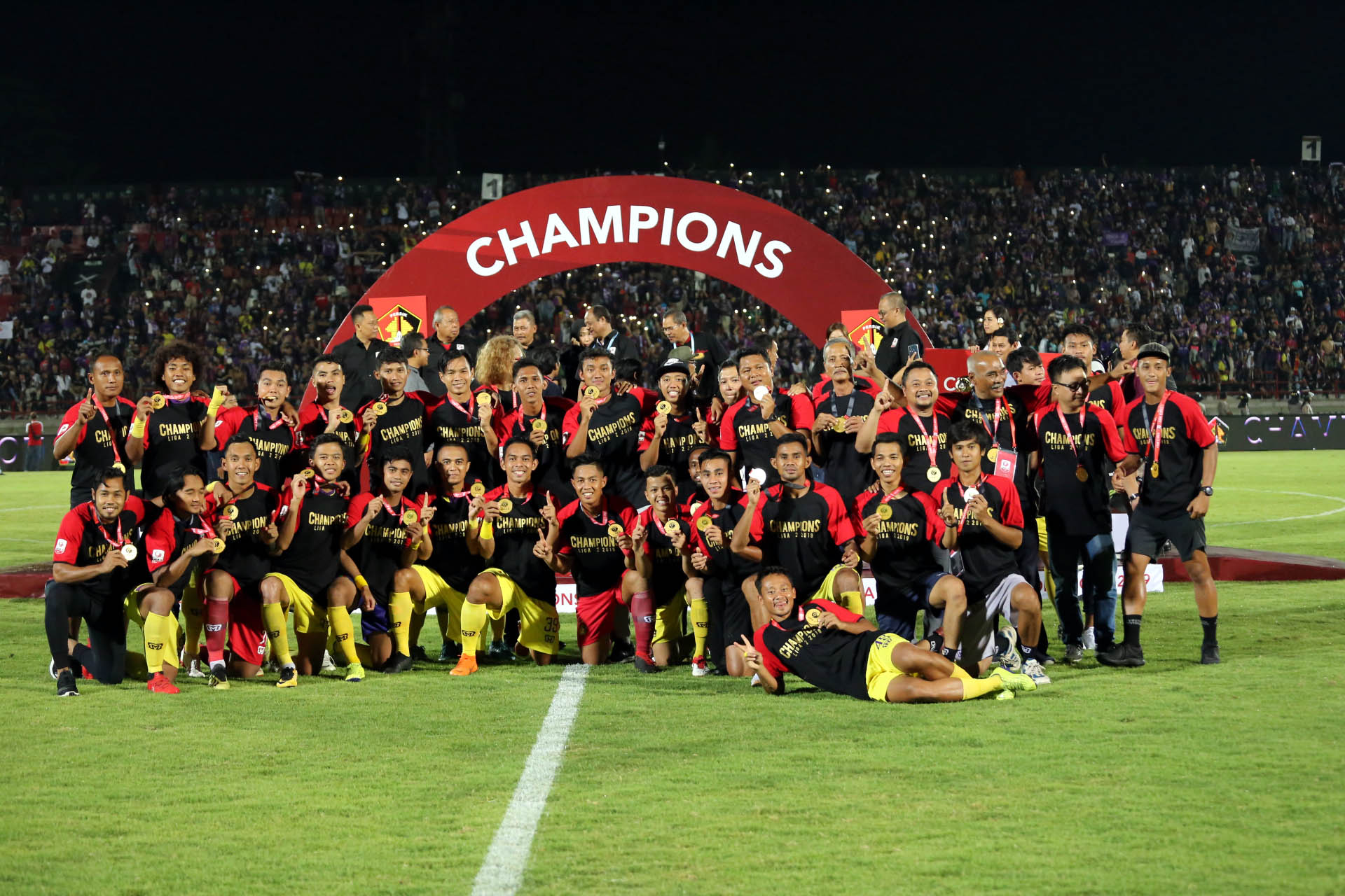 kalahkan-persita-tangerang-persik-kediri-juarai-liga-2_20191126_004324.jpg