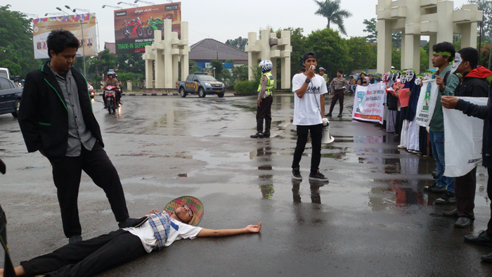 kammi-kalbar-demo-jokowi_20161021_070615.jpg