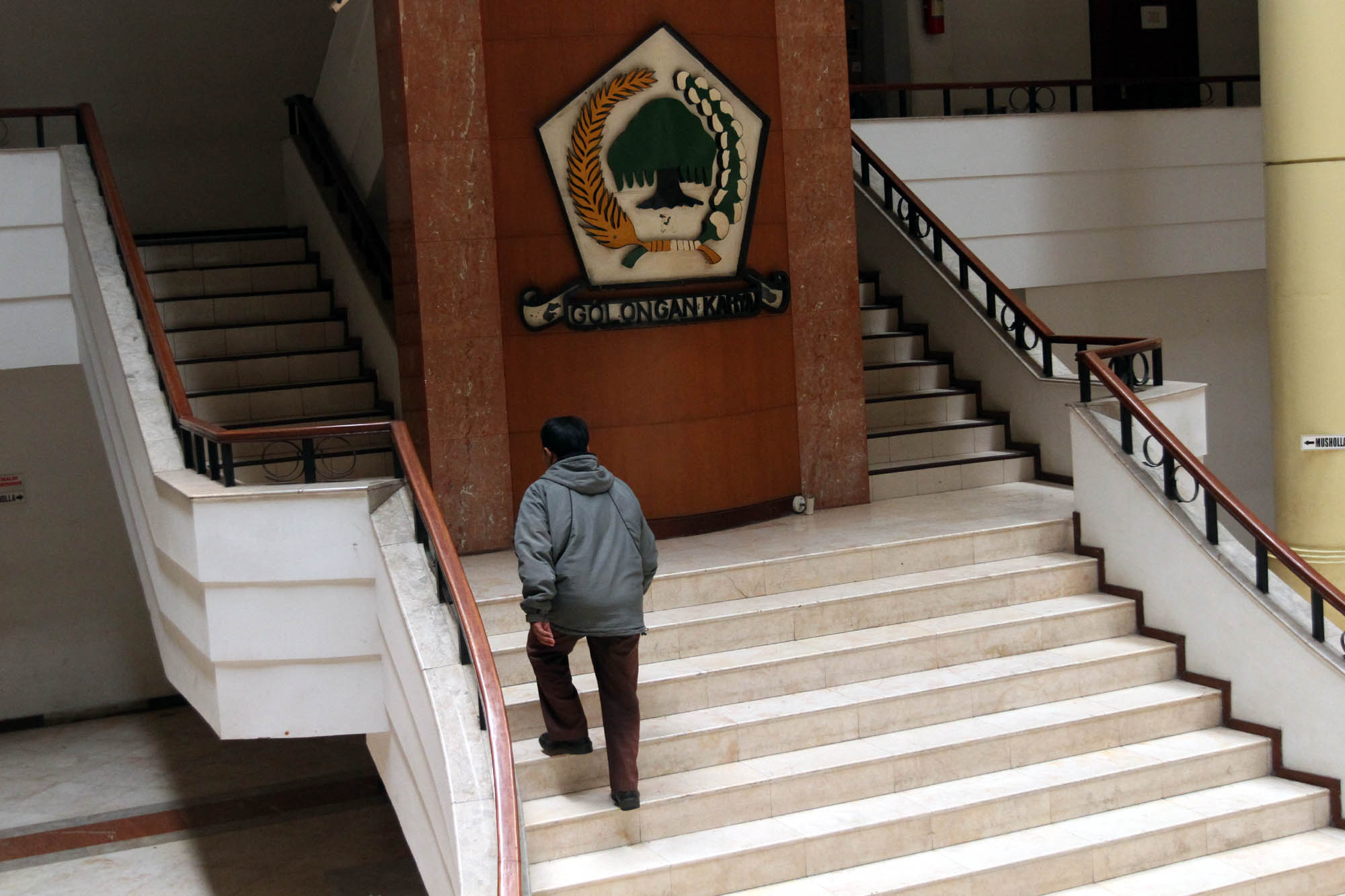kantor-dpp-golkar-sepi-pasca-keputusan-ma_20151023_150528.jpg