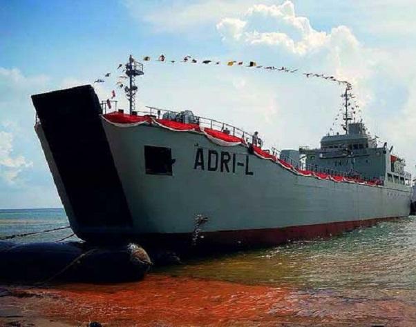 kapal-angkatan-darat-adri-l-50.jpg