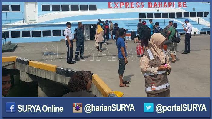 kapal-express-bahari-berangkat-ke-bawean_20160614_115816.jpg
