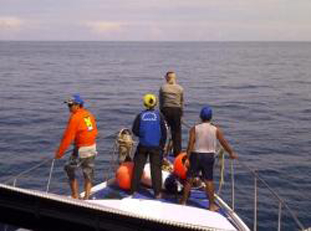 kapal-pesiar-cahaya-pelangi-membawa-tim-pencari-pesawat_20141230_075105.jpg