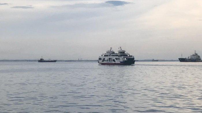 kapal-roro-menuju-ke-pelabuhan-asdp-telaga-punggur-kota-batam.jpg