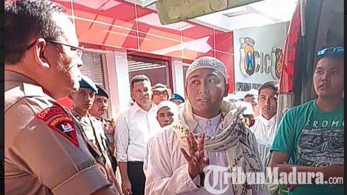 kapolda-jatim-irjen-pol-luki-hermawan-temui-rombongan-dari-pamekasan-madura-diamankan-di-suramadu.jpg