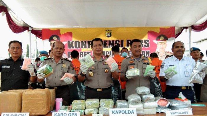 kapolda-lampung-irjen-purwadi-arianto-memimpin-ekspos-kasus-narkoba-di-polres-lamsel.jpg