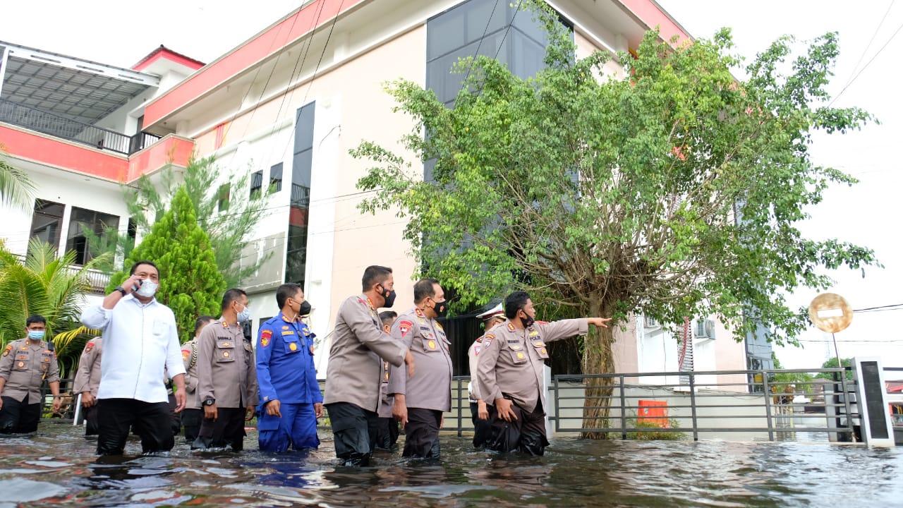 kapolda-pantau-banjir-kalsel-23.jpg