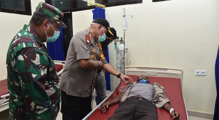 kapolda-papua-pangdam-cendrawasih-jenguk-korban-penembakan_1.jpg