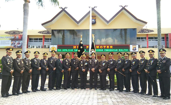kapolda-riau-dan-jajarannya_20161110_135751.jpg
