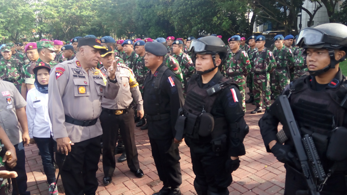 kapolda-sumut-irjend-paulus-waterpauw-apel-gabungan_20180106_103718.jpg