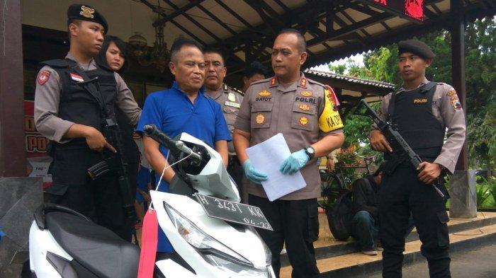kapolres-salatiga-akbp-gatot-hendro-hartono-saat-gelar-perkara-penggelapan.jpg