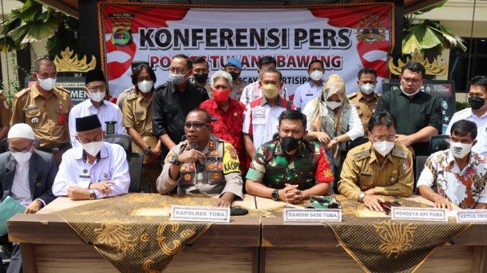 kapolres-tulangbawang-akbp-hujra-soemena-memimpin-mediasi.jpg