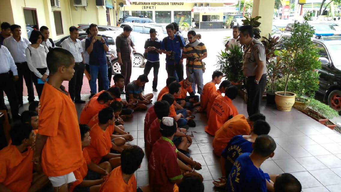kapolresta-pekanbaru-kombes-toni-hermawan_20160815_181126.jpg