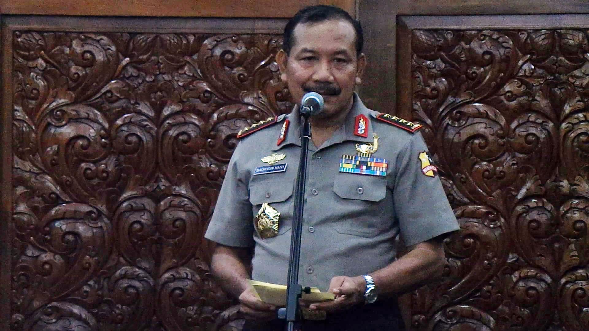 kapolri-berikan-santuan-kepada-korban-teror-thamrin_20160128_205728.jpg