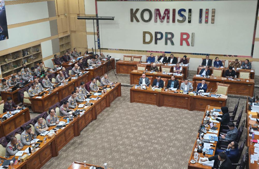 kapolri-di-rapat-komisi-iii-dpr.jpg