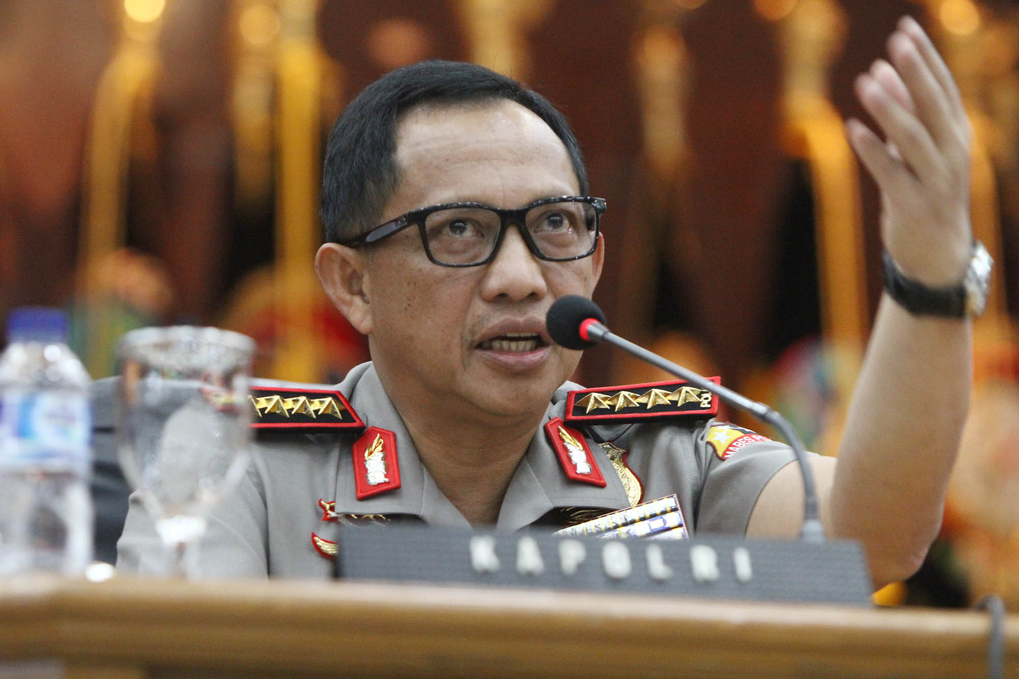 kapolri-jelaskan-proses-penetapan-status-ahok_20161116_140633.jpg