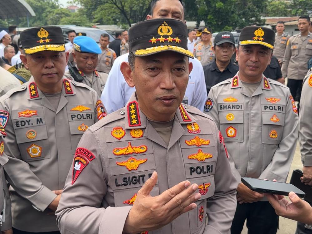 kapolri-usai-meninjau.jpg