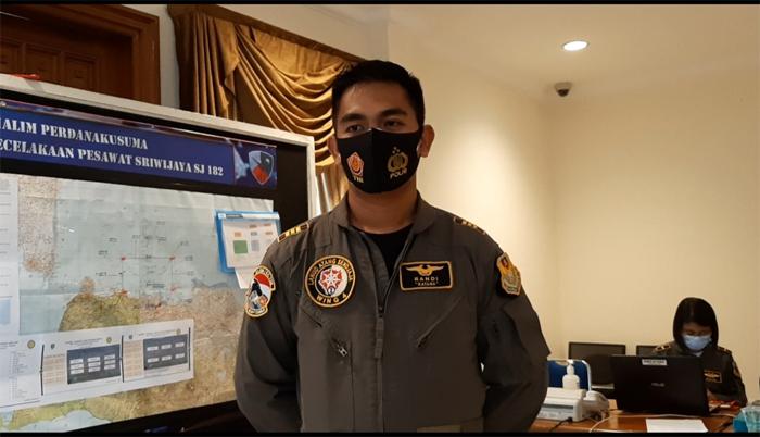 kapten-penerbang-pnb-randi-bersiaga-di-lanud-halim-perdanakusuma.jpg
