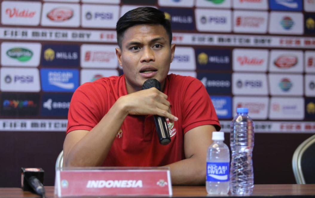 kapten-timnas-indonesia-fachruddin-aryanto-menghadiri-sesi-konferensi-pers.jpg
