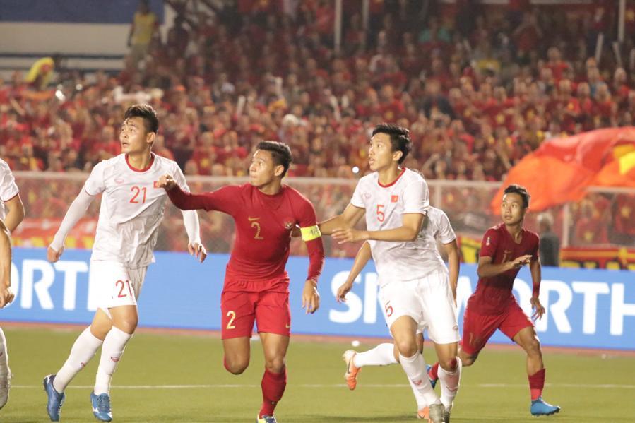 kapten-timnas-indonesia-u-23-andy-setyo-dibayang-bayangi-pemain-belakang-vietnam.jpg
