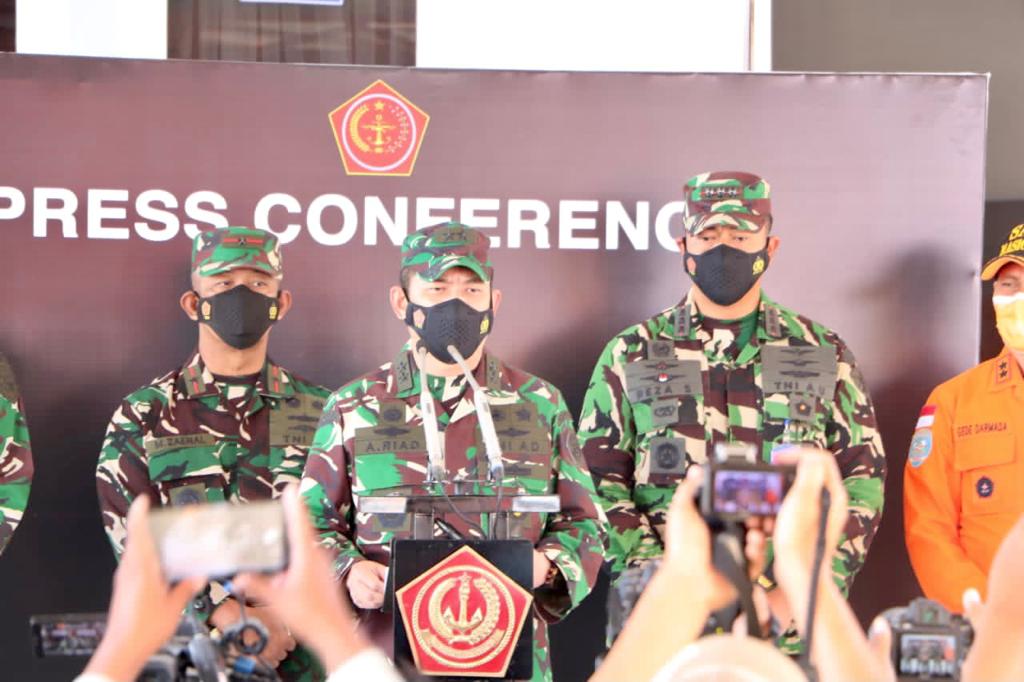 kapuspen-tni-konpers-hilangnya-kri-nanggala-402-saat-latihan_20210422_163708.jpg