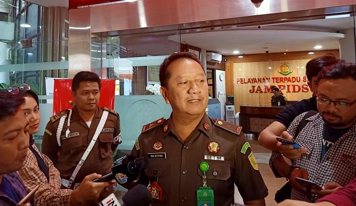 kapuspenkum-kejaksaan-agung-ri-hari-setiyono-di-gedung-bundar.jpg