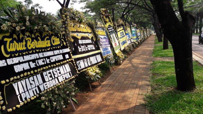 karangan-bunga-berjajar-di-kawasan-perumahan-citra-indah-city-jonggol.jpg