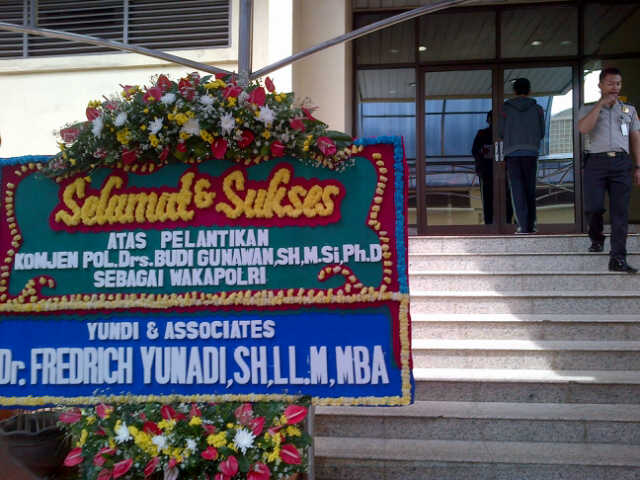 karangan-bunga-untuk-komjen-budi-gunawan_20150422_105053.jpg