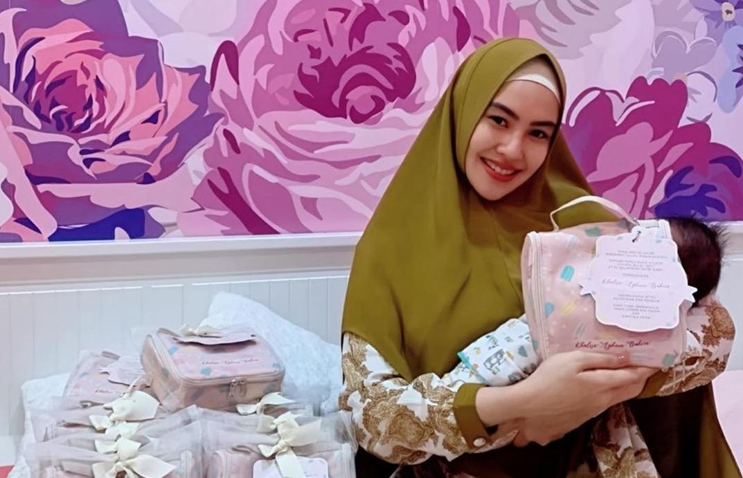 kartika-putri-dan-anak-pertamanya-khalisa-aghnia-bahira.jpg