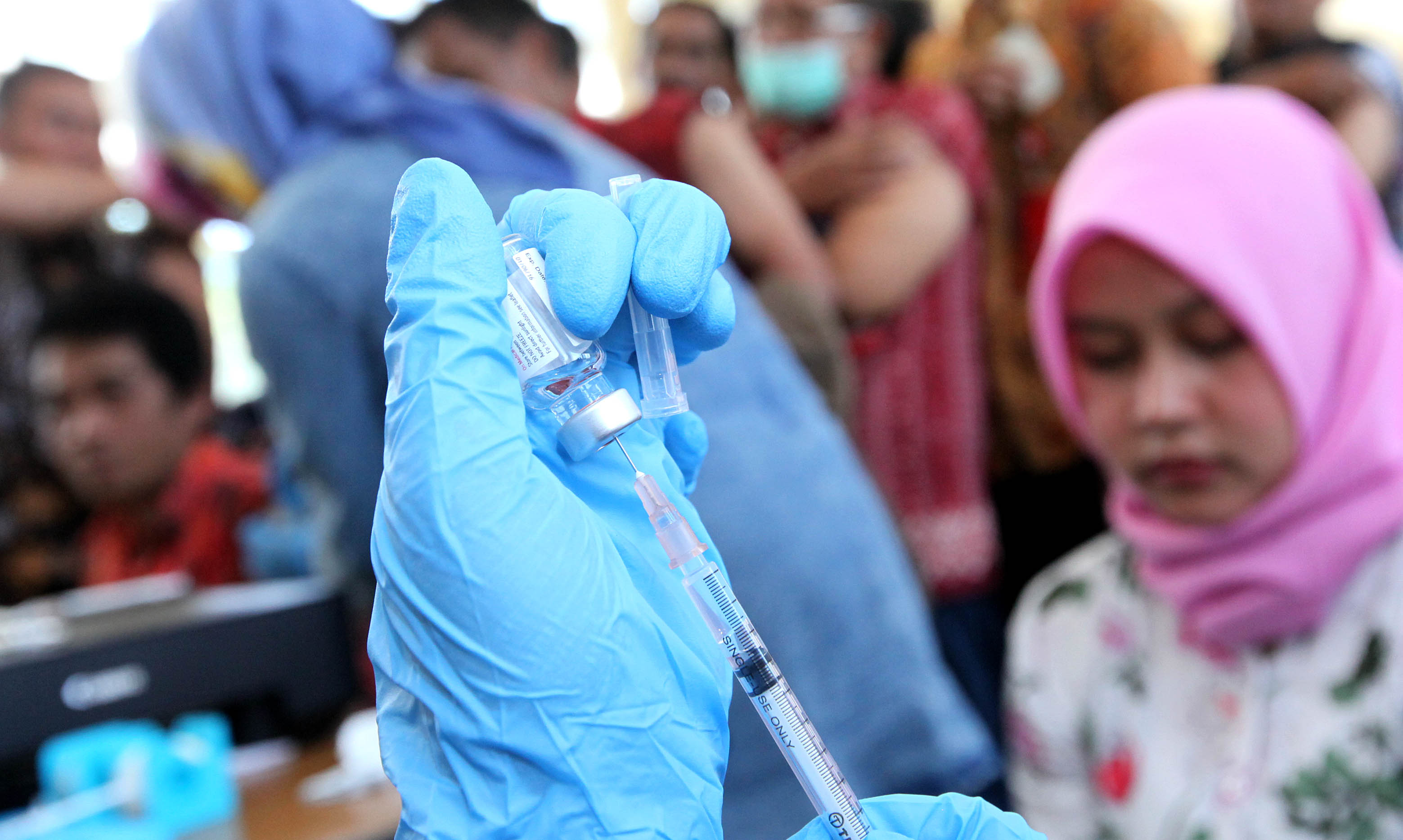 karyawan-pdam-bandung-disuntik-vaksin-flu-dari-bio-farma_20180330_173241.jpg