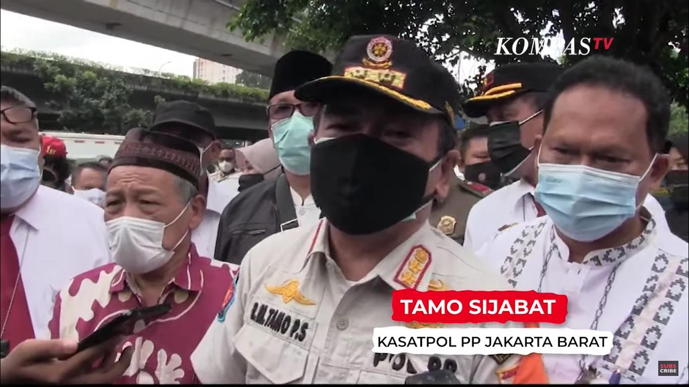 kasatpol-pp-jakarta-barat-tamo-sijabat-12.jpg
