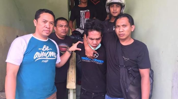 kasubdit-3-jatanras-ditreskrimum-polda-sumsel-akbp-erlintang-jaya-baju-bir_20170613_194823.jpg