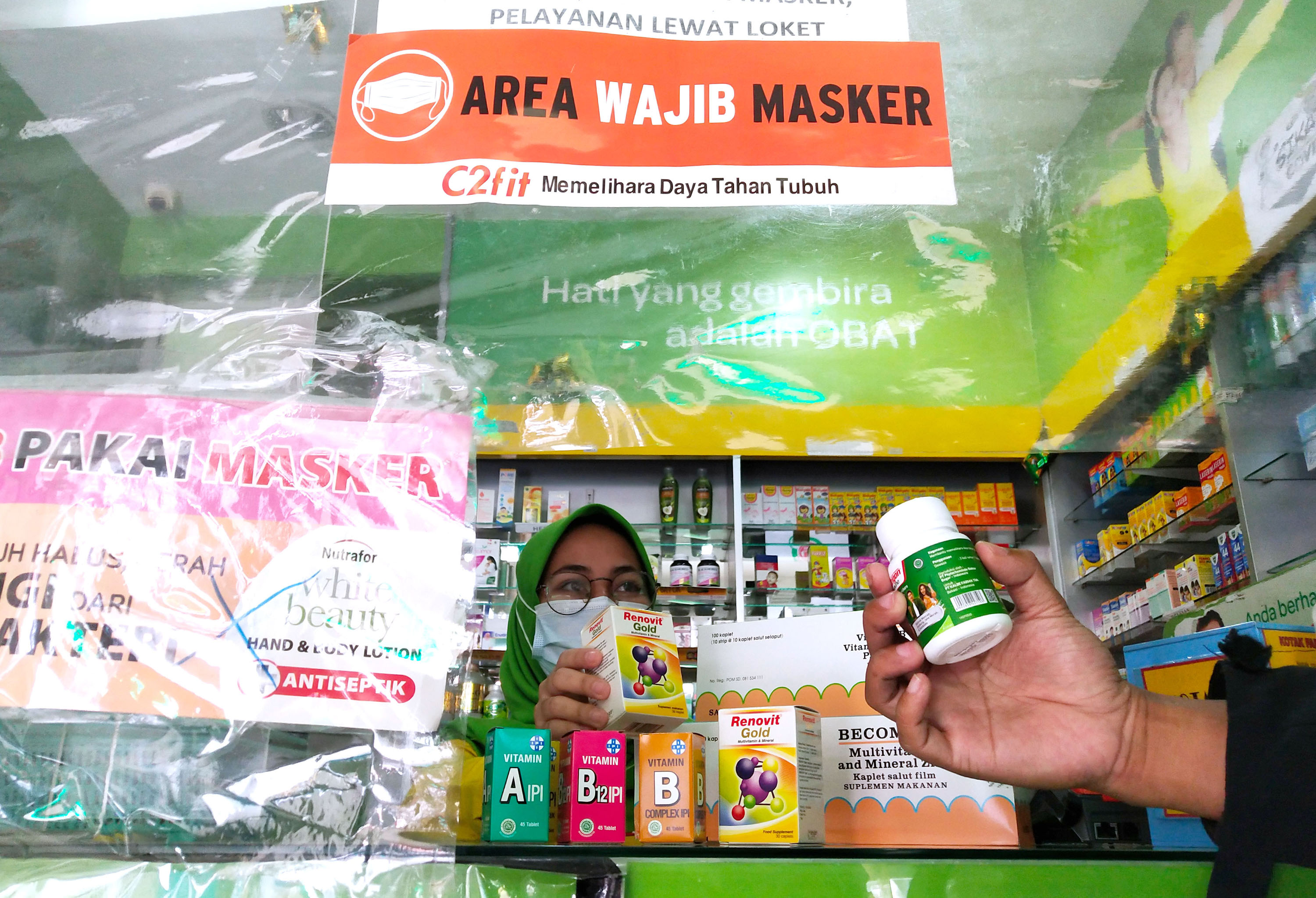 kasus-covid-19-melonjak-permintaan-vitamin-meningkat_20210629_225350.jpg