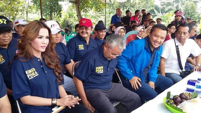 kaus-kemenpora-turn-back-crime_20160413_162513.jpg