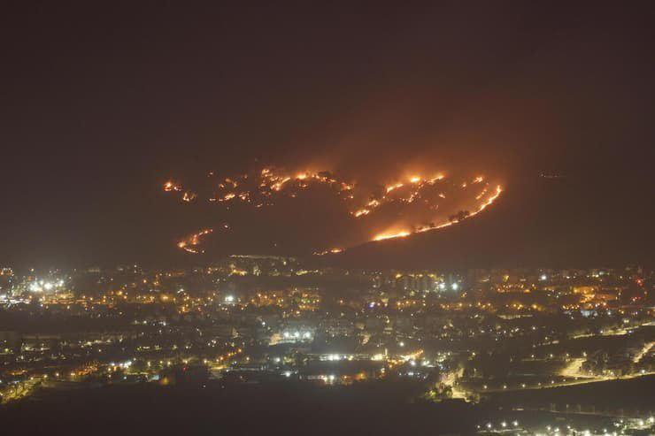 kebakaran-akibat-serangan-rudal-hizbullah-di-kiryat-shmona-israel.jpg
