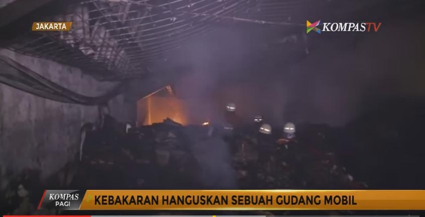kebakaran-hanguskan-gudang-mobil-di-jakarta_20160902_125012.jpg