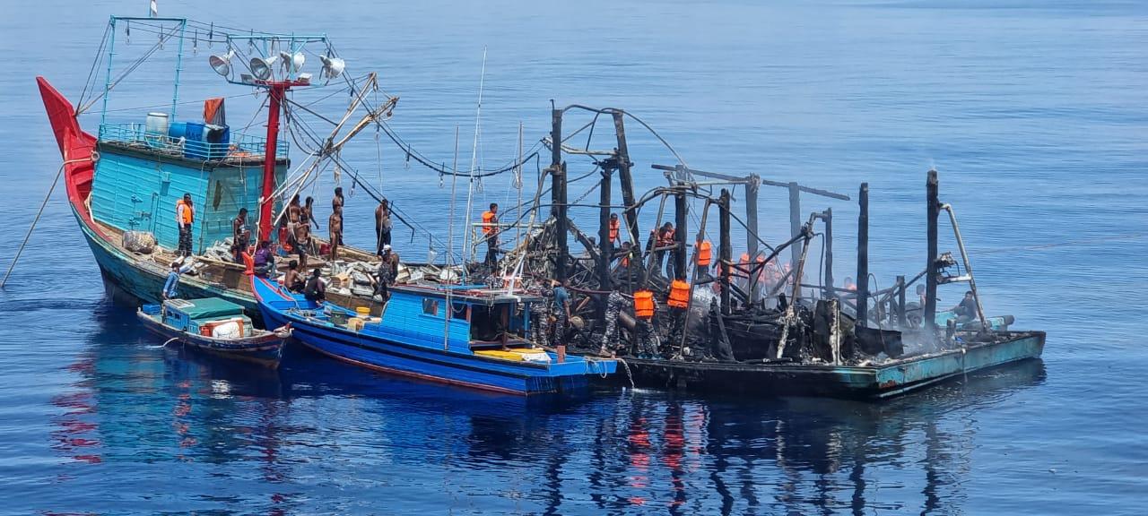 TNI AL Selamatkan 27 ABK KM Sinar Mas yang Alami Kebakaran di Laut Natuna 