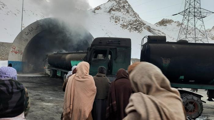 kebakaran-terowongan-salang-di-afghanistan-sabtu-17122022-malam-2.jpg