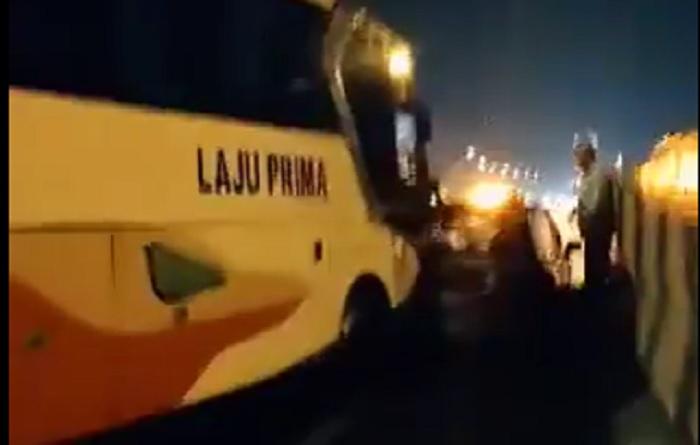 kecelakaan-bus-laju-prima-di-tol-cipularang-minggu-2662022-malam1.jpg